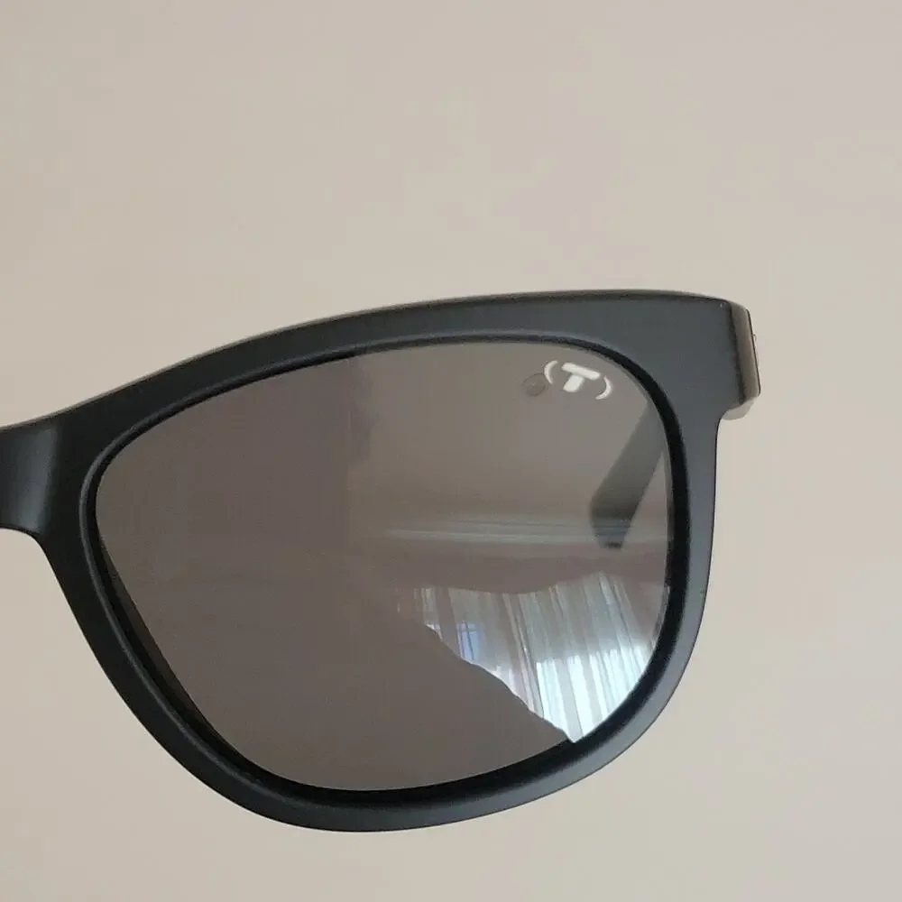 Tifosi Thrive Swank sunglasses Satin Black Smoke Polarized lenses 1500500151